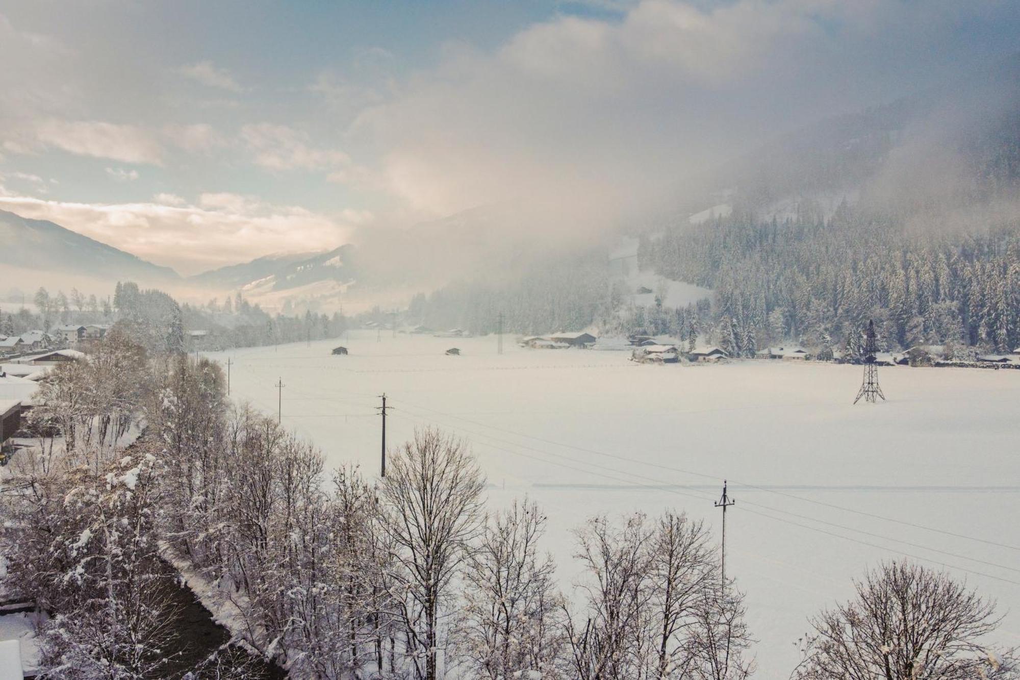 Alte Bildhauerei Apartment Aurach bei Kitzbuehel Luaran gambar