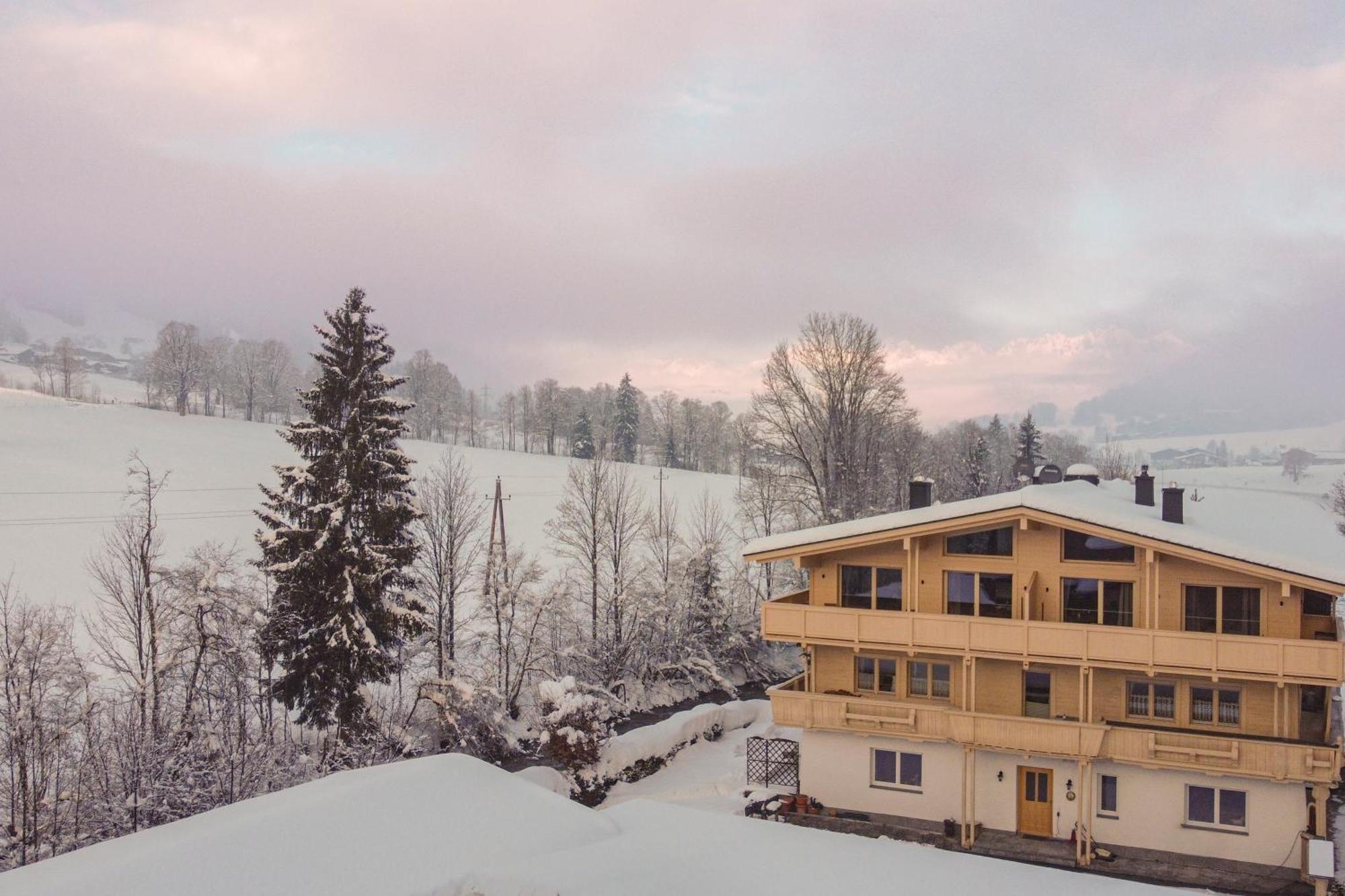 Alte Bildhauerei Apartment Aurach bei Kitzbuehel Luaran gambar