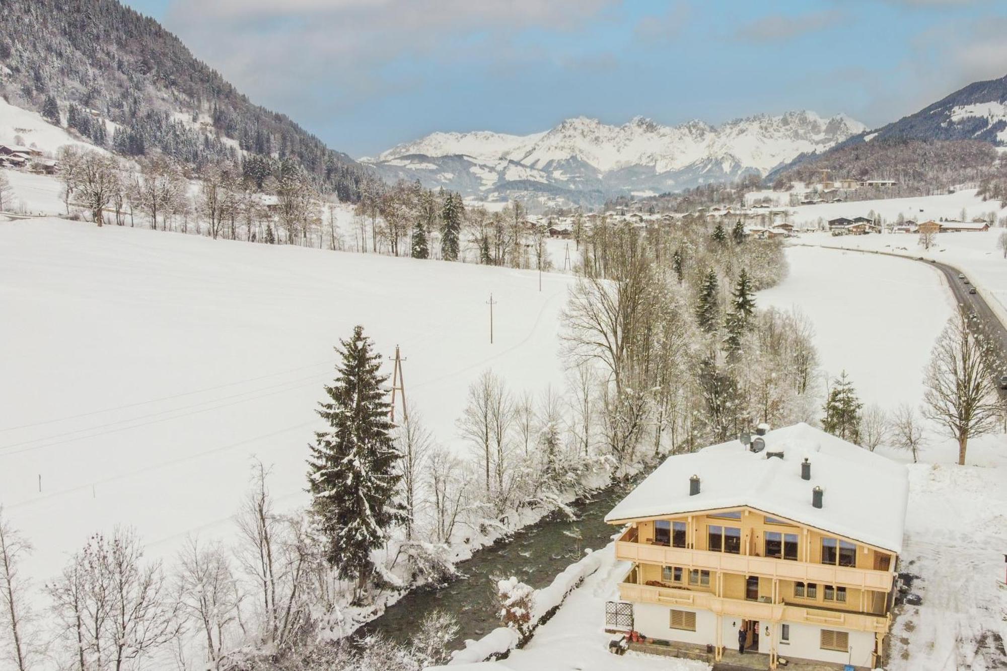 Alte Bildhauerei Apartment Aurach bei Kitzbuehel Luaran gambar