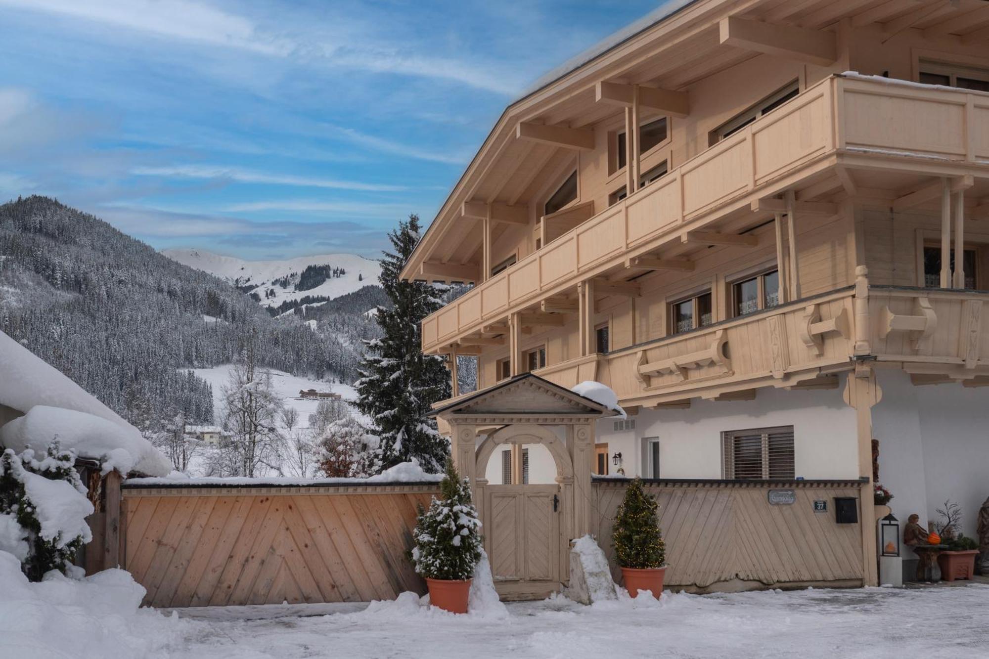 Alte Bildhauerei Apartment Aurach bei Kitzbuehel Luaran gambar