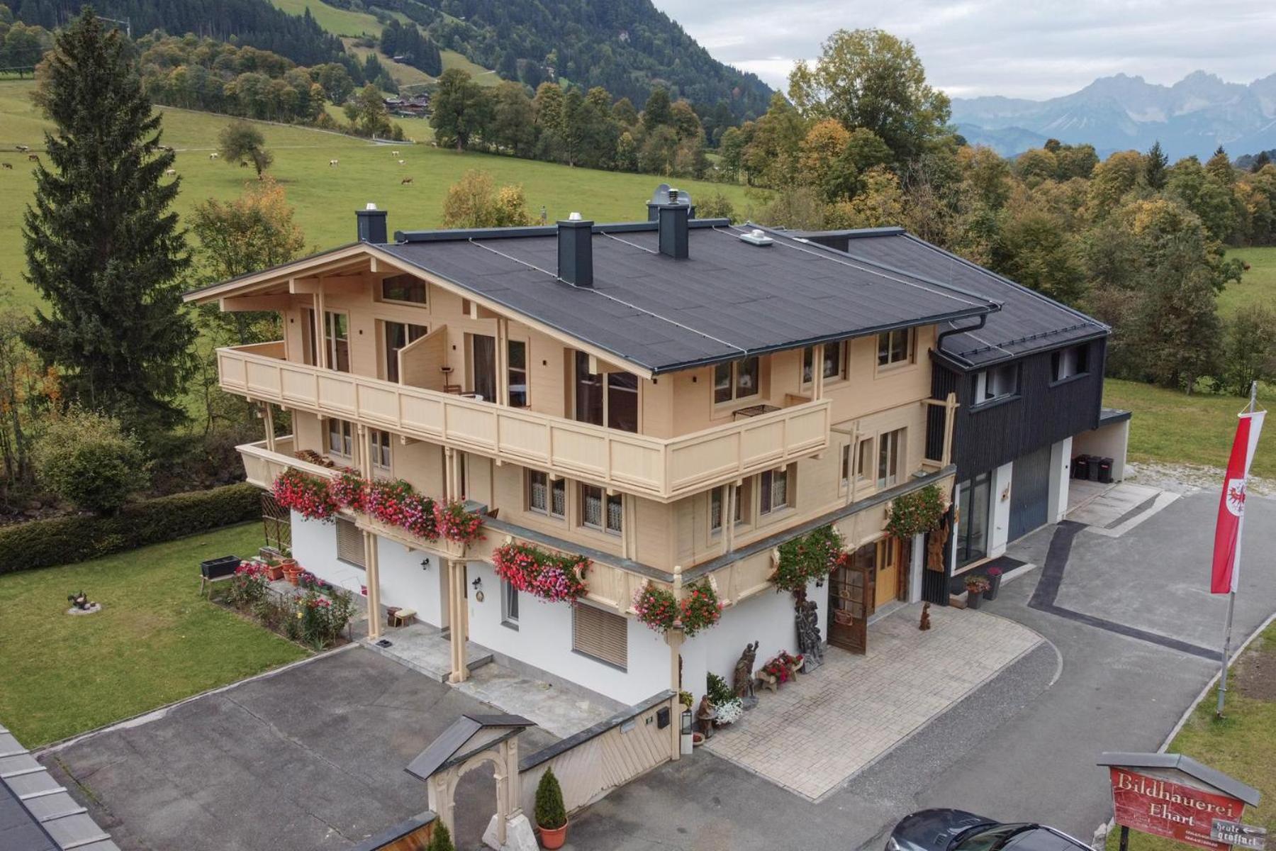 Alte Bildhauerei Apartment Aurach bei Kitzbuehel Luaran gambar