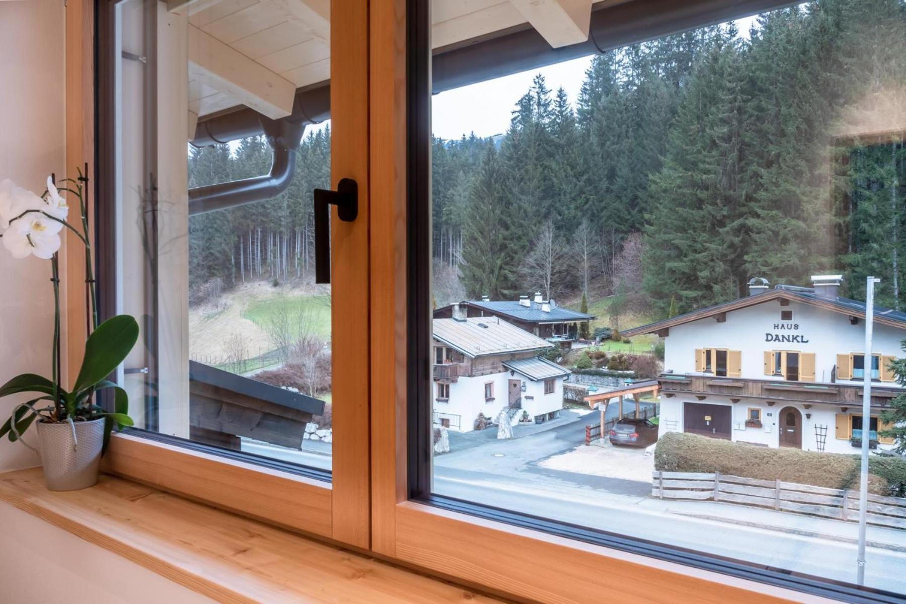 Alte Bildhauerei Apartment Aurach bei Kitzbuehel Luaran gambar
