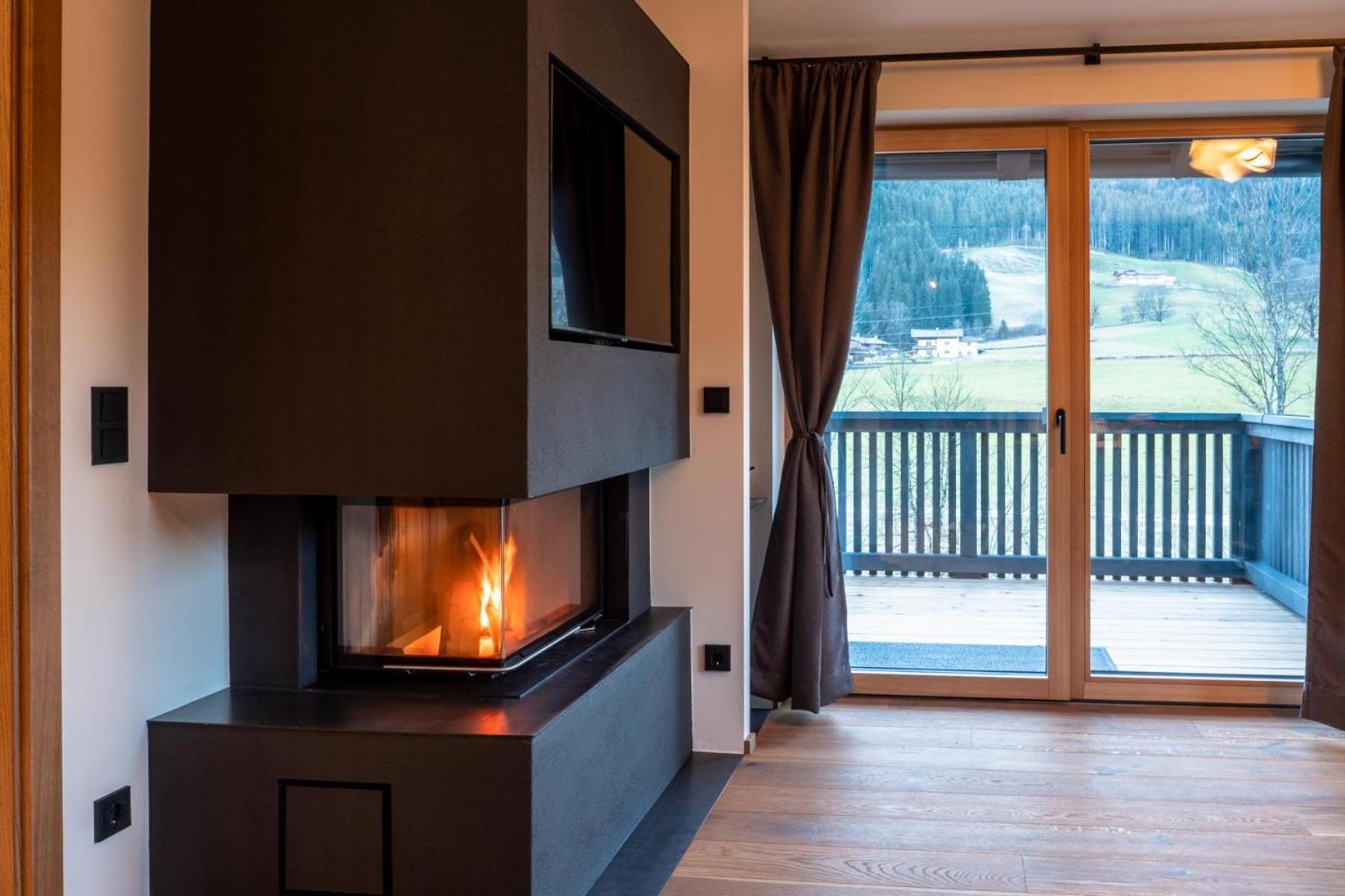 Alte Bildhauerei Apartment Aurach bei Kitzbuehel Luaran gambar